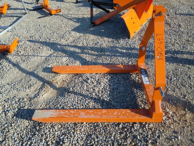 #l39-068-•-wolverine-3-point-pallet-forks-image-2