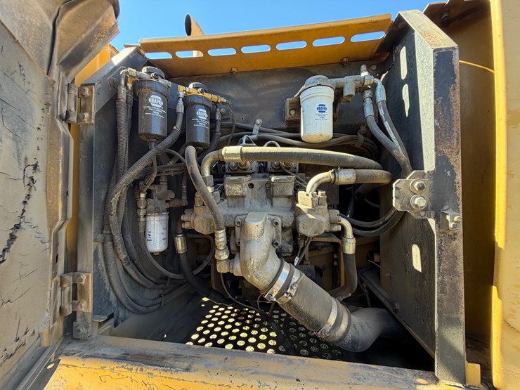 deere-200-lc-image-24
