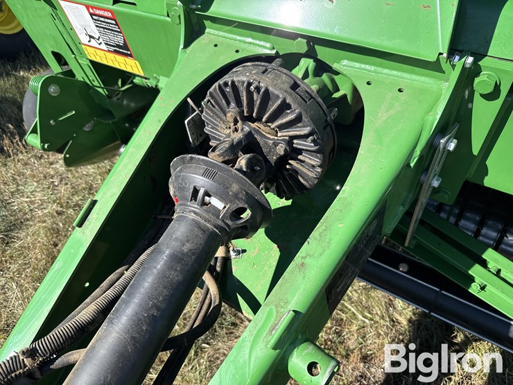 2022-john-deere-560m-image-18