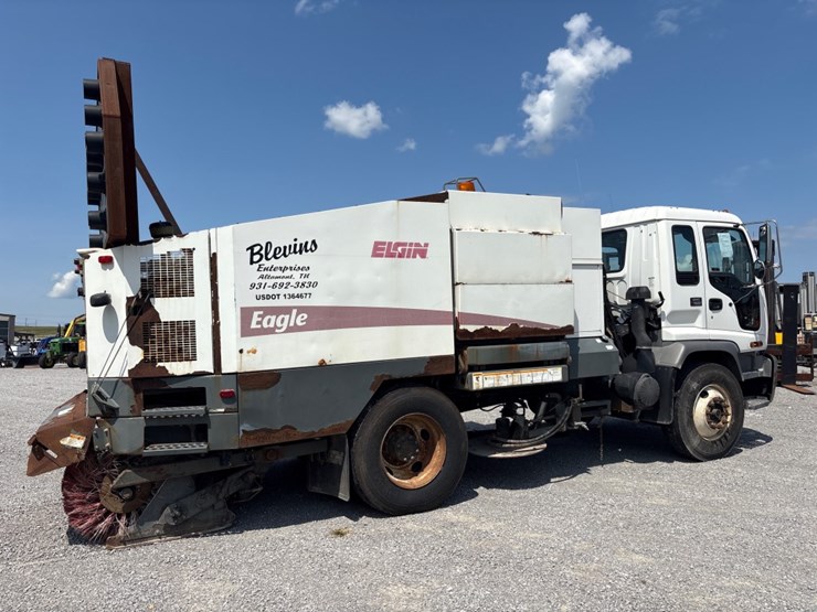 2009-gmc-t7500-image-3