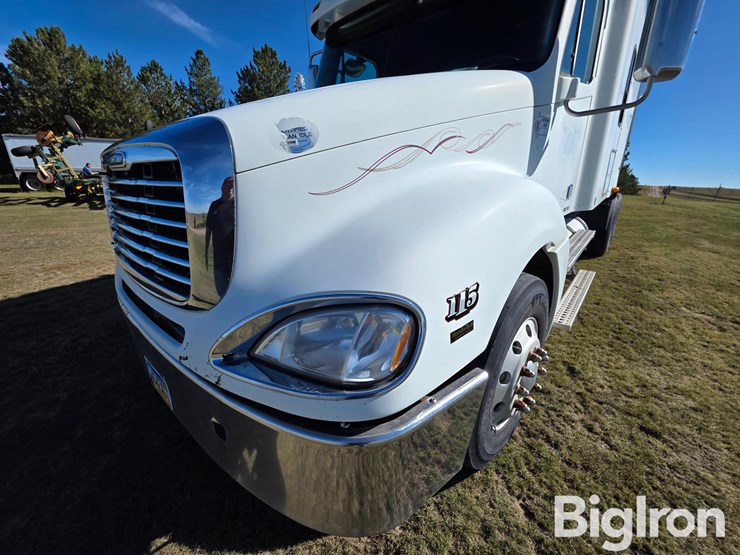 2011-freightliner-columbia-120-image-10