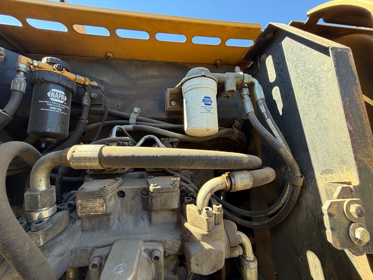 deere-200-lc-image-26