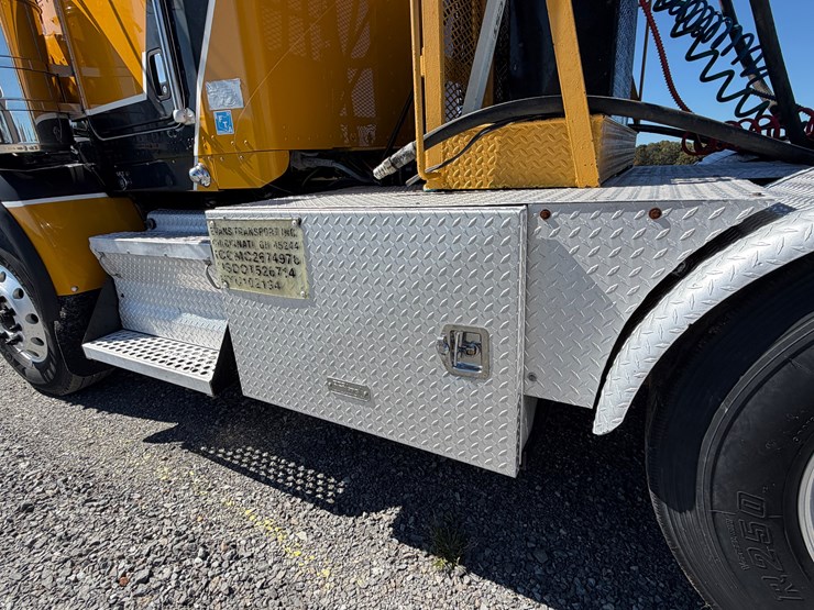 #29385-•-kenworth-tri-axle-truck-tractor-image-24