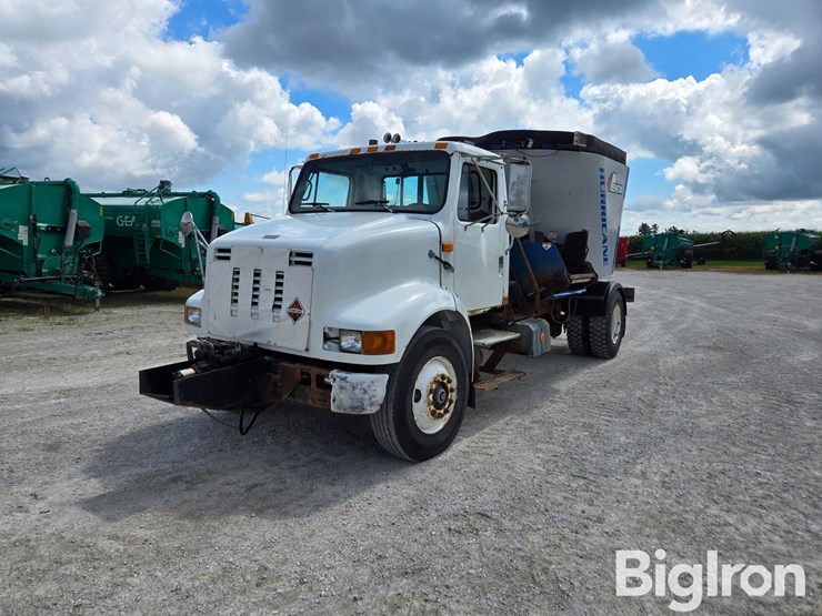 1997-international-8100-image-1