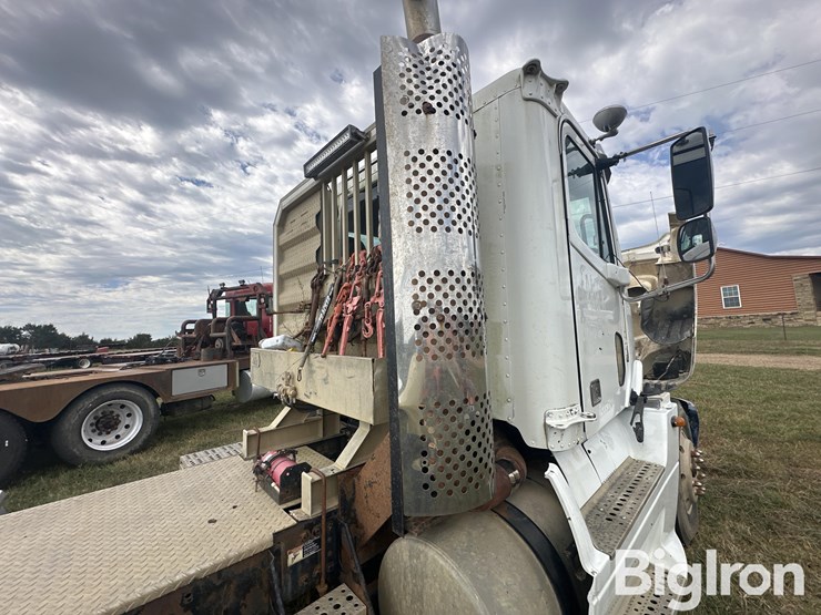 2006-freightliner-columbia-120-image-11