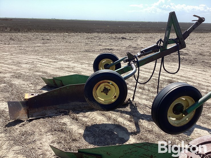 john-deere-12-image-4