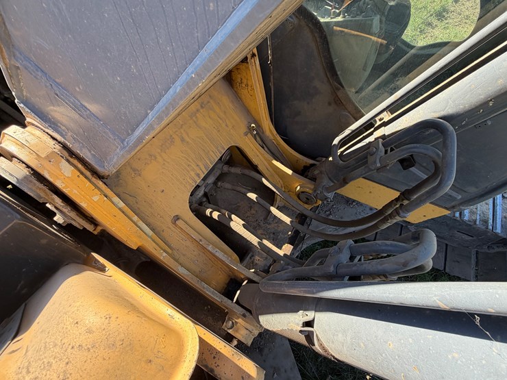 deere-200-lc-image-34