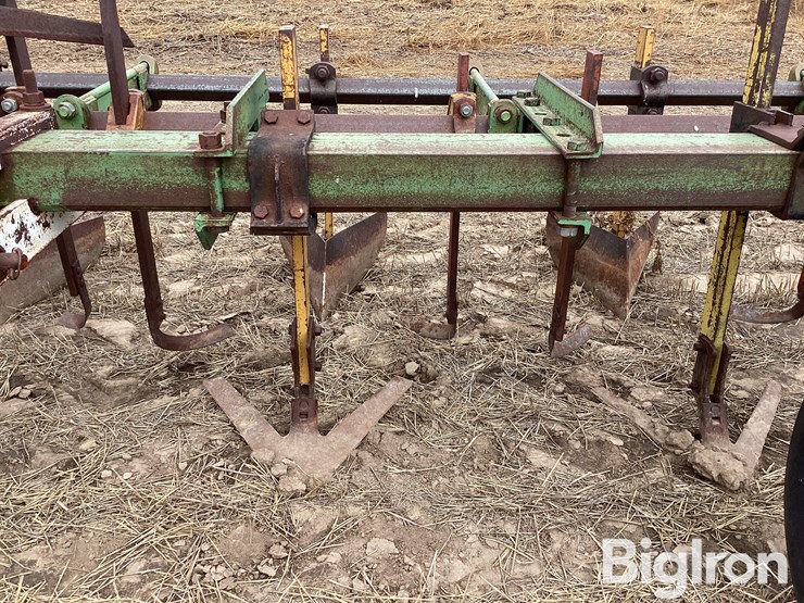 john-deere-28-image-12