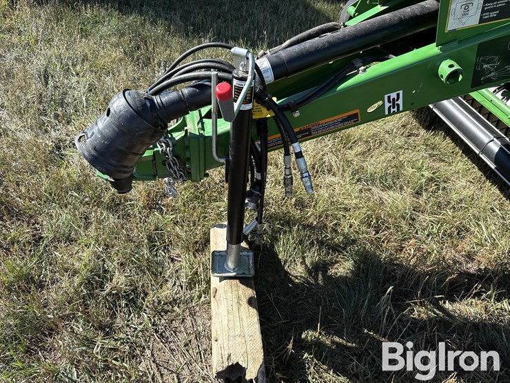 2022-john-deere-560m-image-9