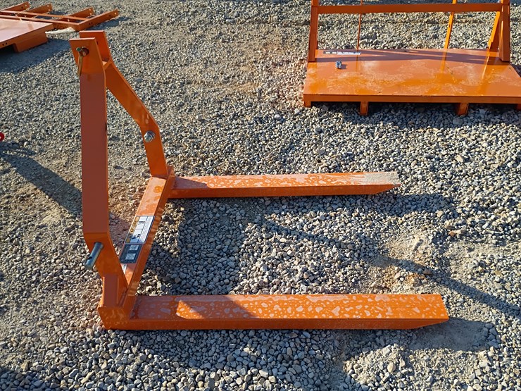 #l39-068-•-wolverine-3-point-pallet-forks-image-4