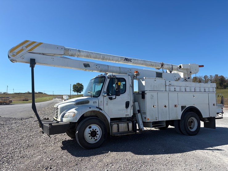 #29360-•-freightliner-m2-single-axle-bucket-truck-image-1