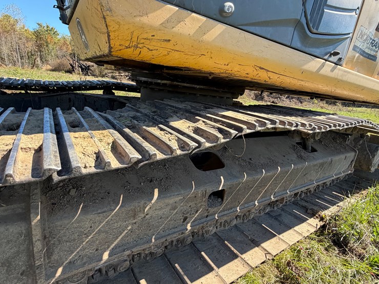 deere-200-lc-image-11