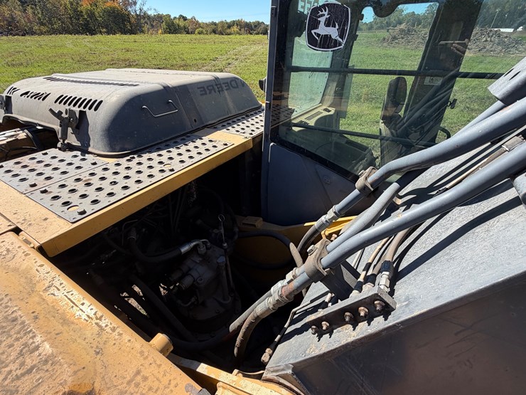 deere-200-lc-image-33