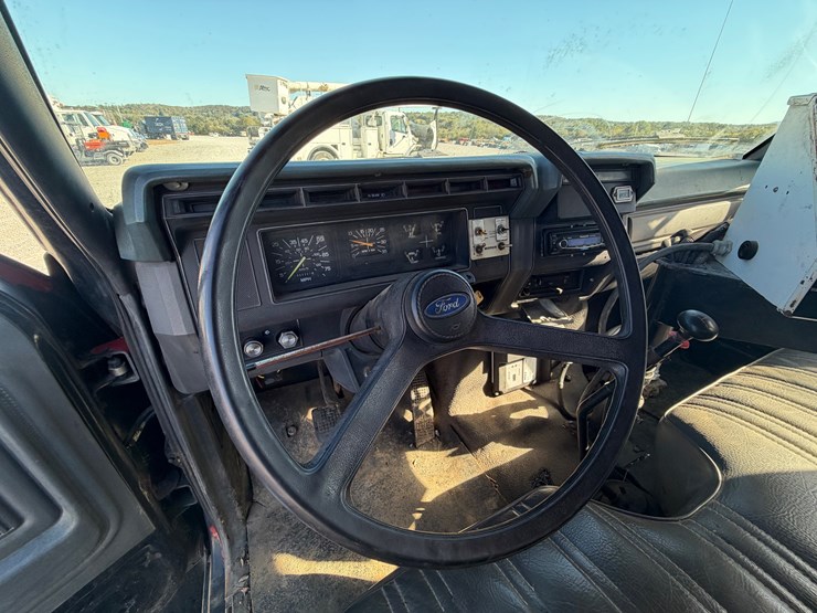 ford-f700-image-25
