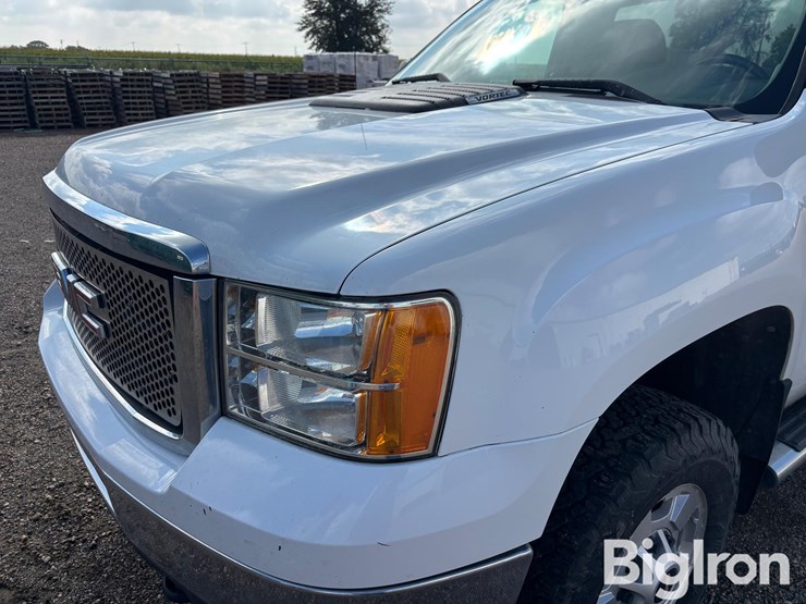 2011-gmc-sierra-2500-image-9