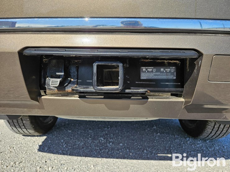 2016-chevrolet-suburban-image-19