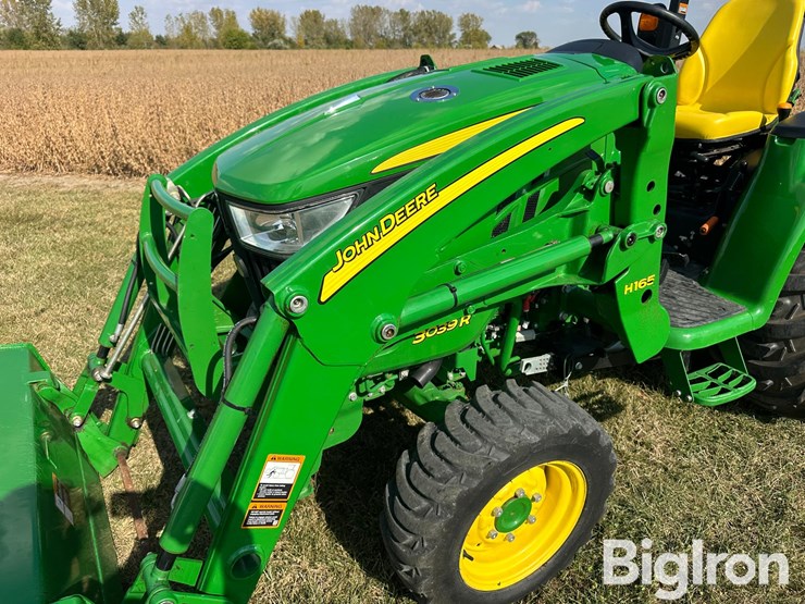 2014-john-deere-3039r-image-15
