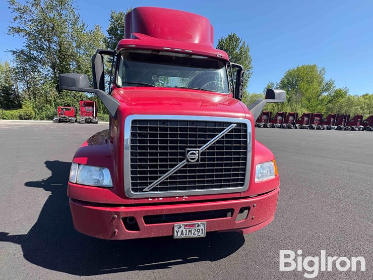 2017-volvo-vnm42t-truck-tractor-image-12