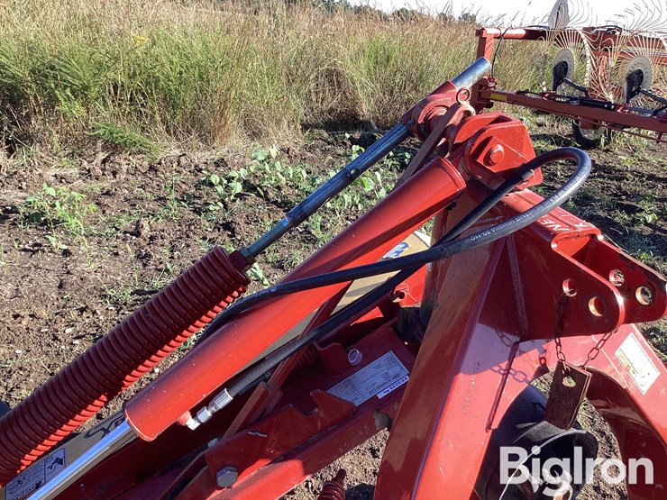2013-new-holland-h6750-image-11