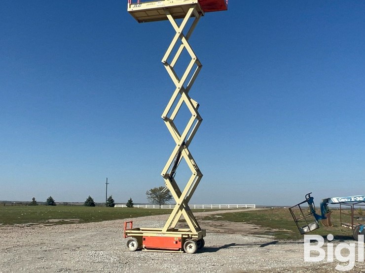 2000-jlg-2646e3-image-9