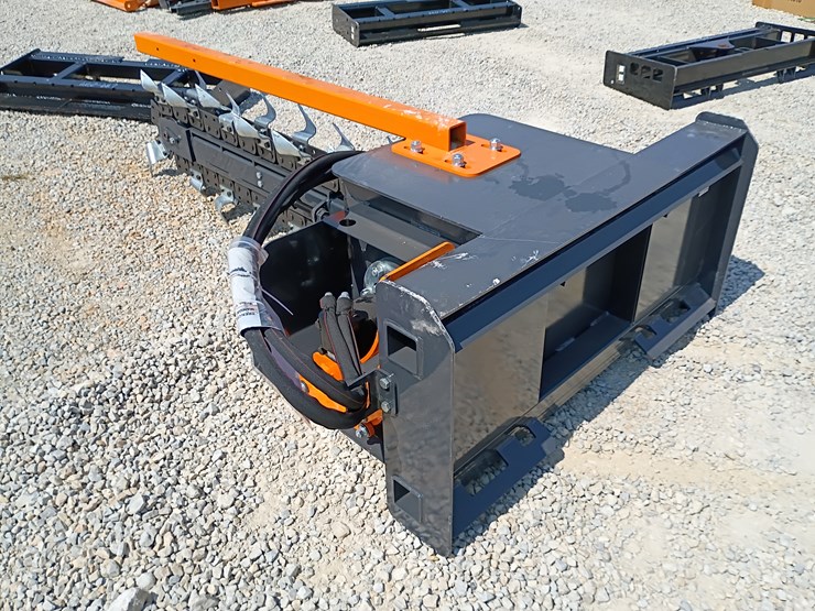 #l39-061-•-wolverine-trencher-skid-steer-attachment-image-6