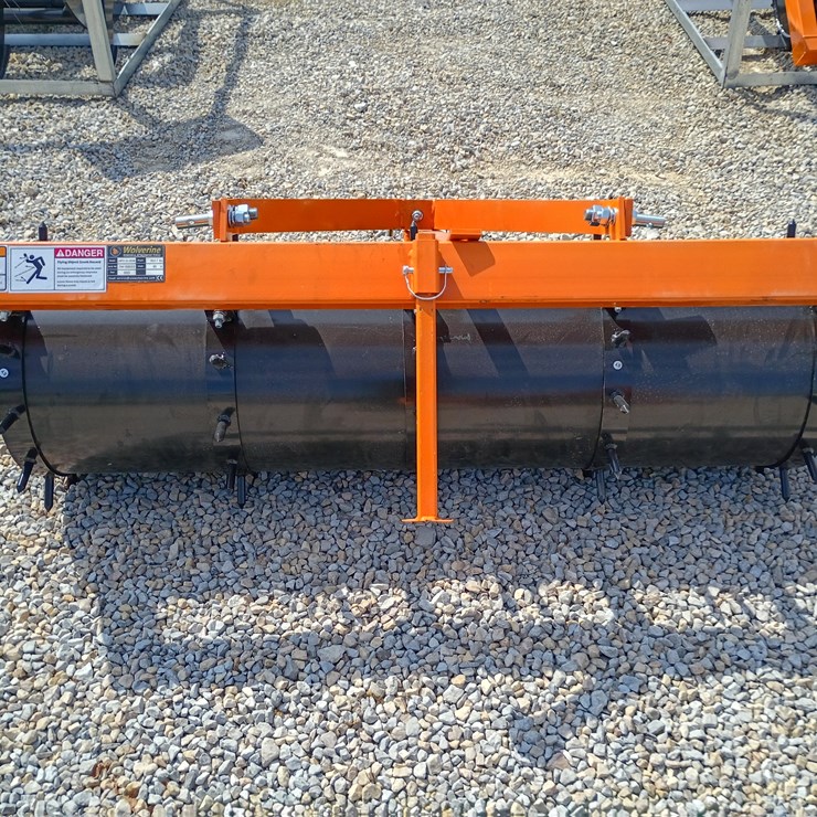 #L39-002 • Wolverine 3-point Roller w/ Spikes