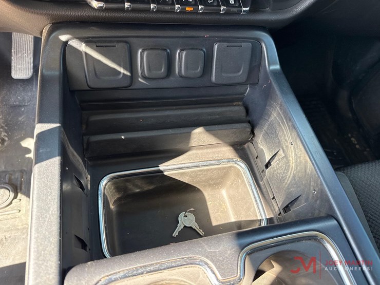 2015-chevrolet-2500hd-image-33
