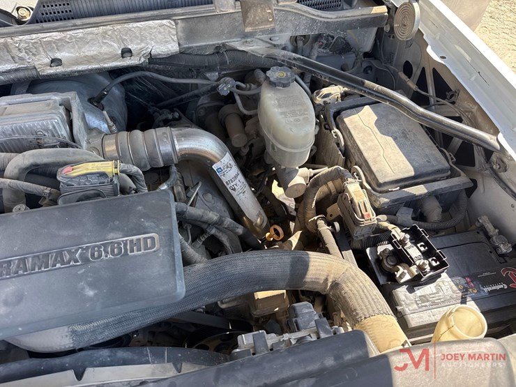 2017-chevrolet-3500hd-image-22