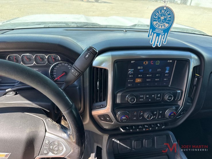 2015-chevrolet-2500hd-image-30