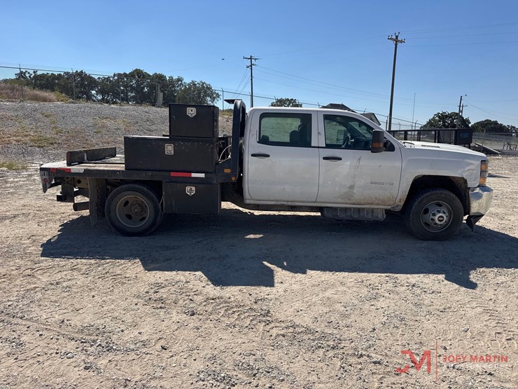 2017-chevrolet-3500hd-image-2