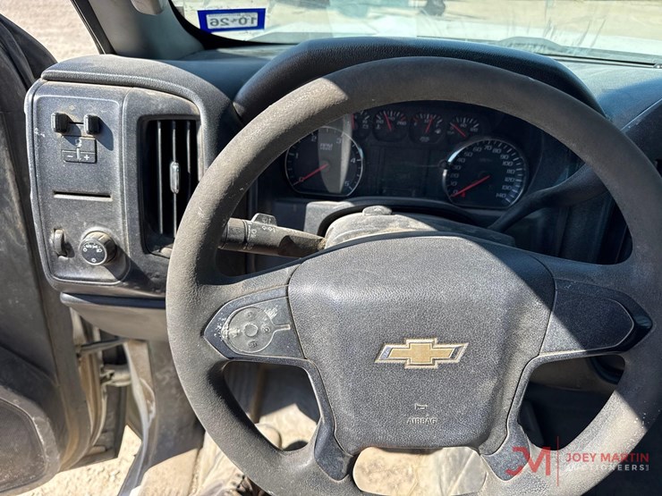 2017-chevrolet-3500hd-image-34