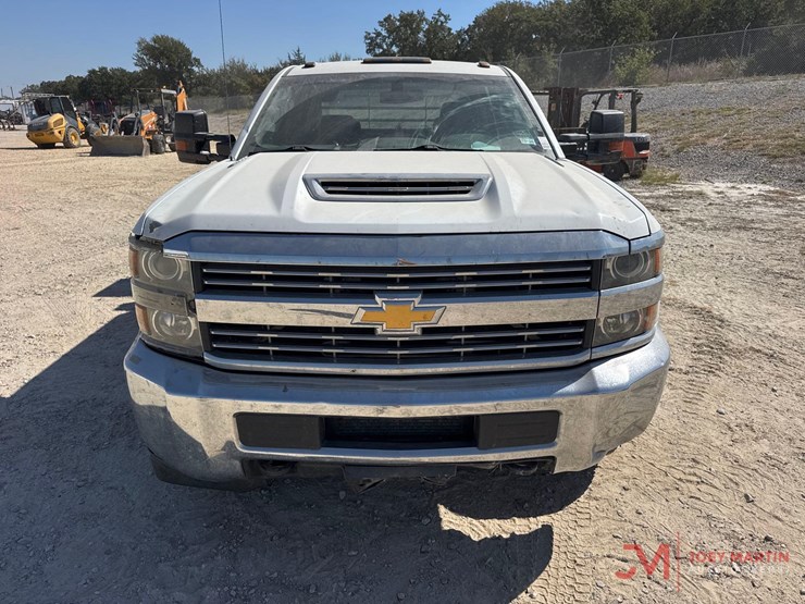 2017-chevrolet-3500hd-image-7