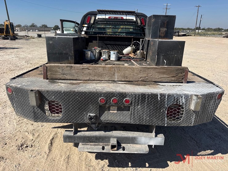 2017-chevrolet-3500hd-image-13
