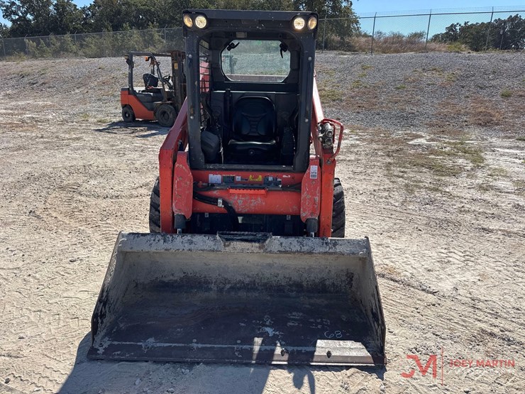 2021-kubota-ssv65-image-5