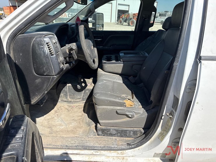2017-chevrolet-3500hd-image-27