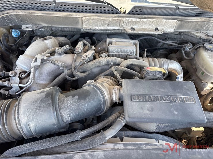 2017-chevrolet-3500hd-image-21