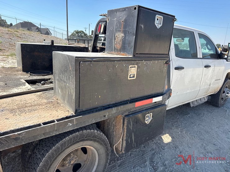 2017-chevrolet-3500hd-image-17