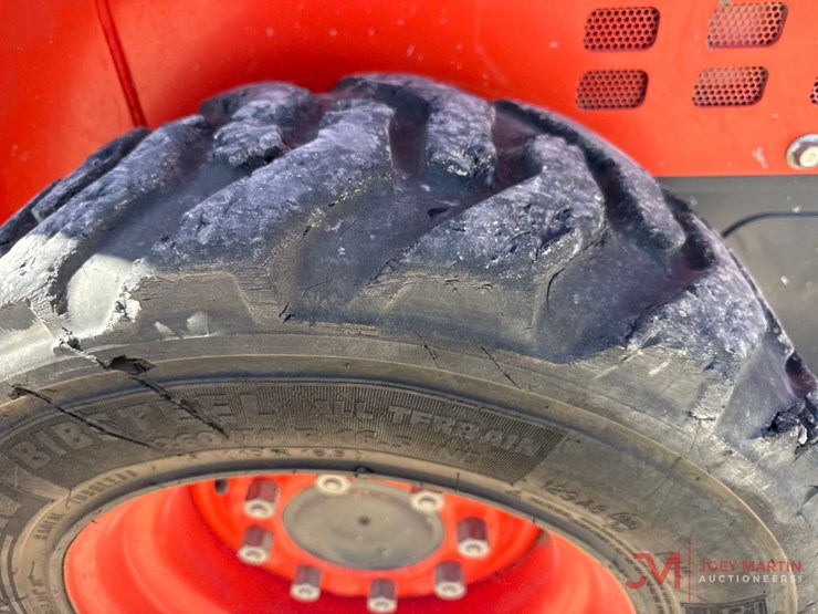 2021-kubota-ssv65-image-11