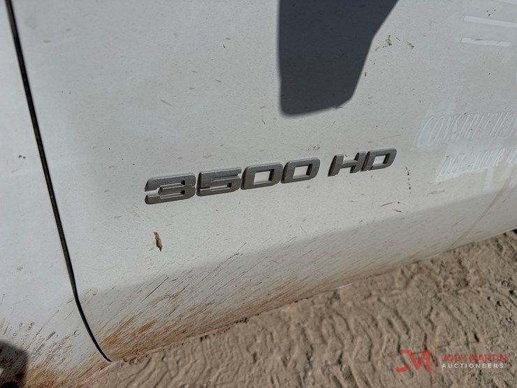 2017-chevrolet-3500hd-image-10