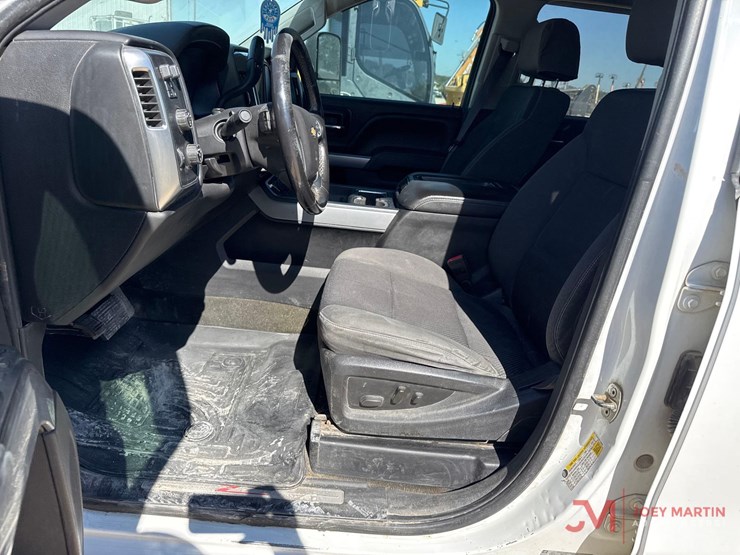 2015-chevrolet-2500hd-image-25