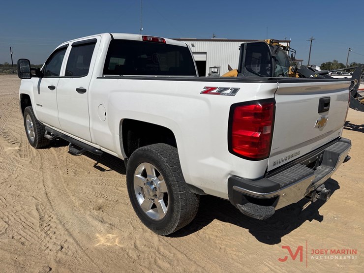 2015-chevrolet-2500hd-image-3