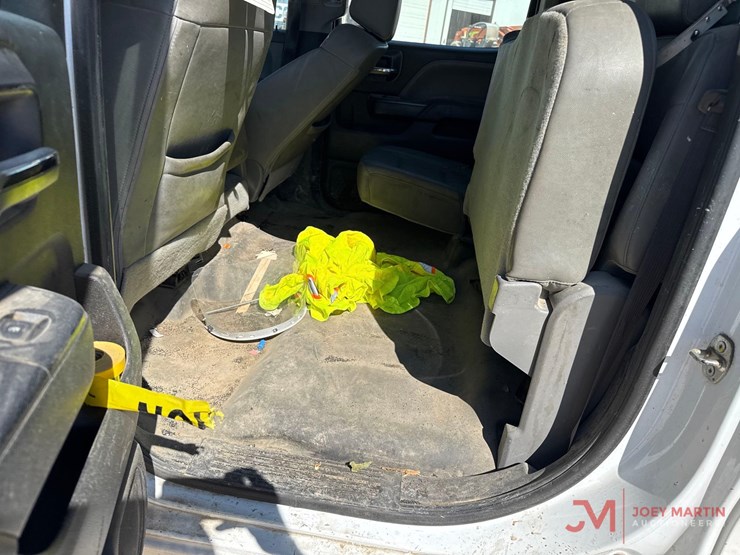 2017-chevrolet-3500hd-image-23