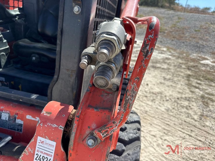 2021-kubota-ssv65-image-7