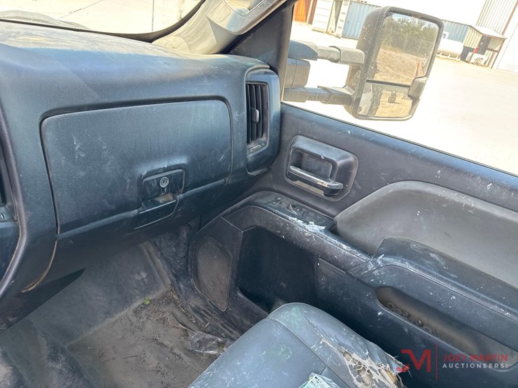 2017-chevrolet-3500hd-image-32