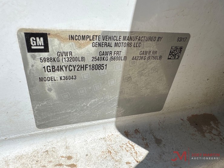 2017-chevrolet-3500hd-image-37