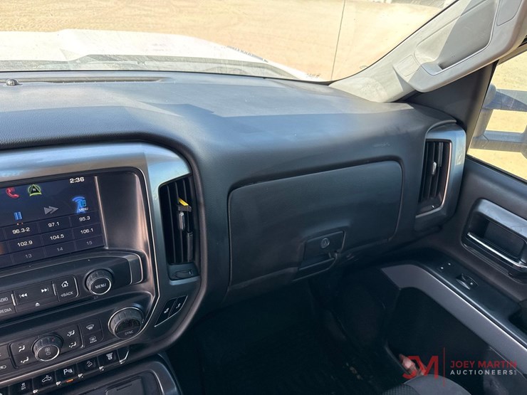 2015-chevrolet-2500hd-image-29