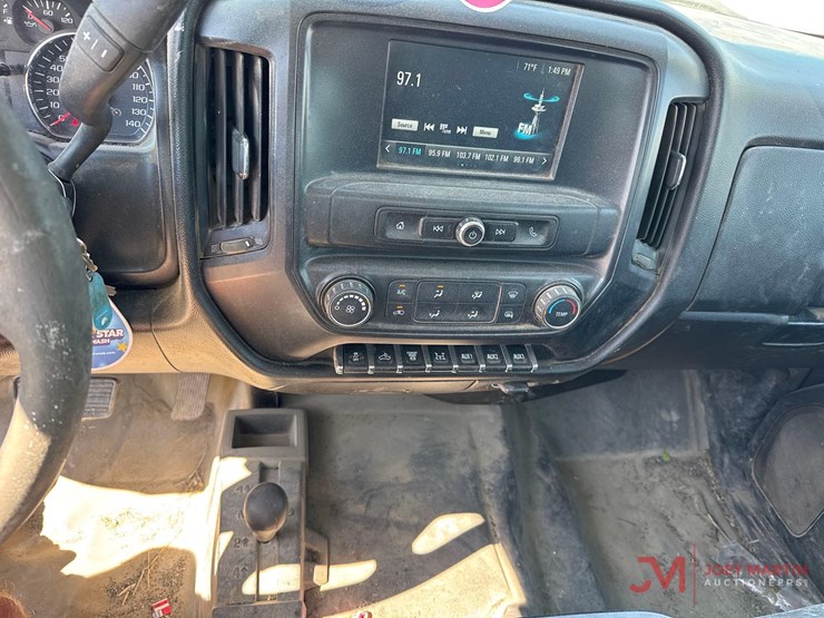 2017-chevrolet-3500hd-image-33