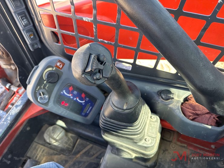 2021-kubota-ssv65-image-15