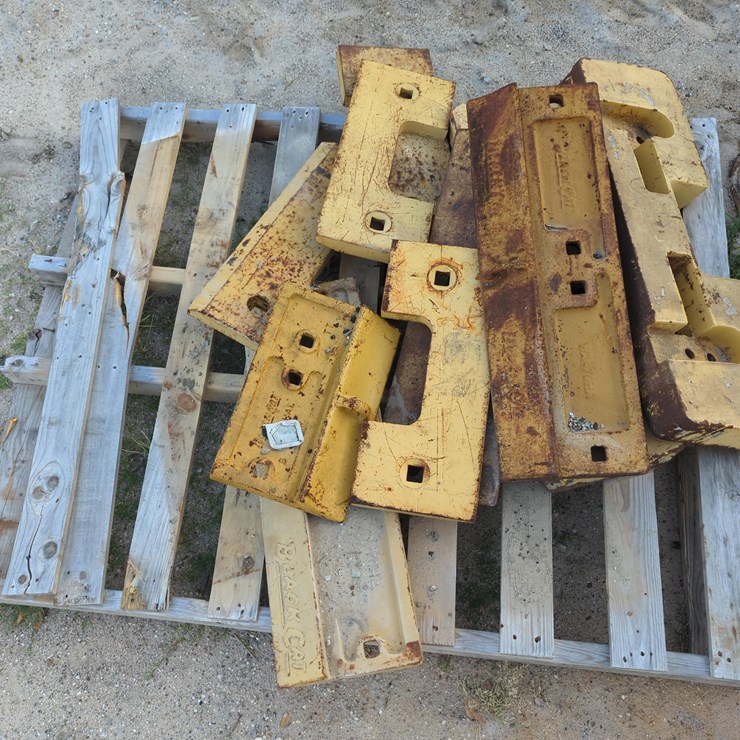 PALLET OF MISC CUTTING EDGE SEGMENTS SUPPORT EQUIPMENT
