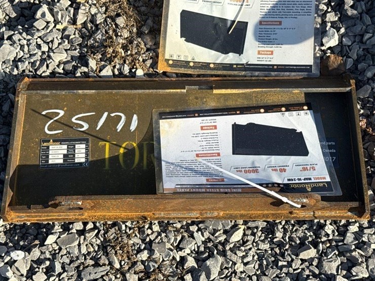 landhonor-mini-skid-steer-mount-plate-image-1